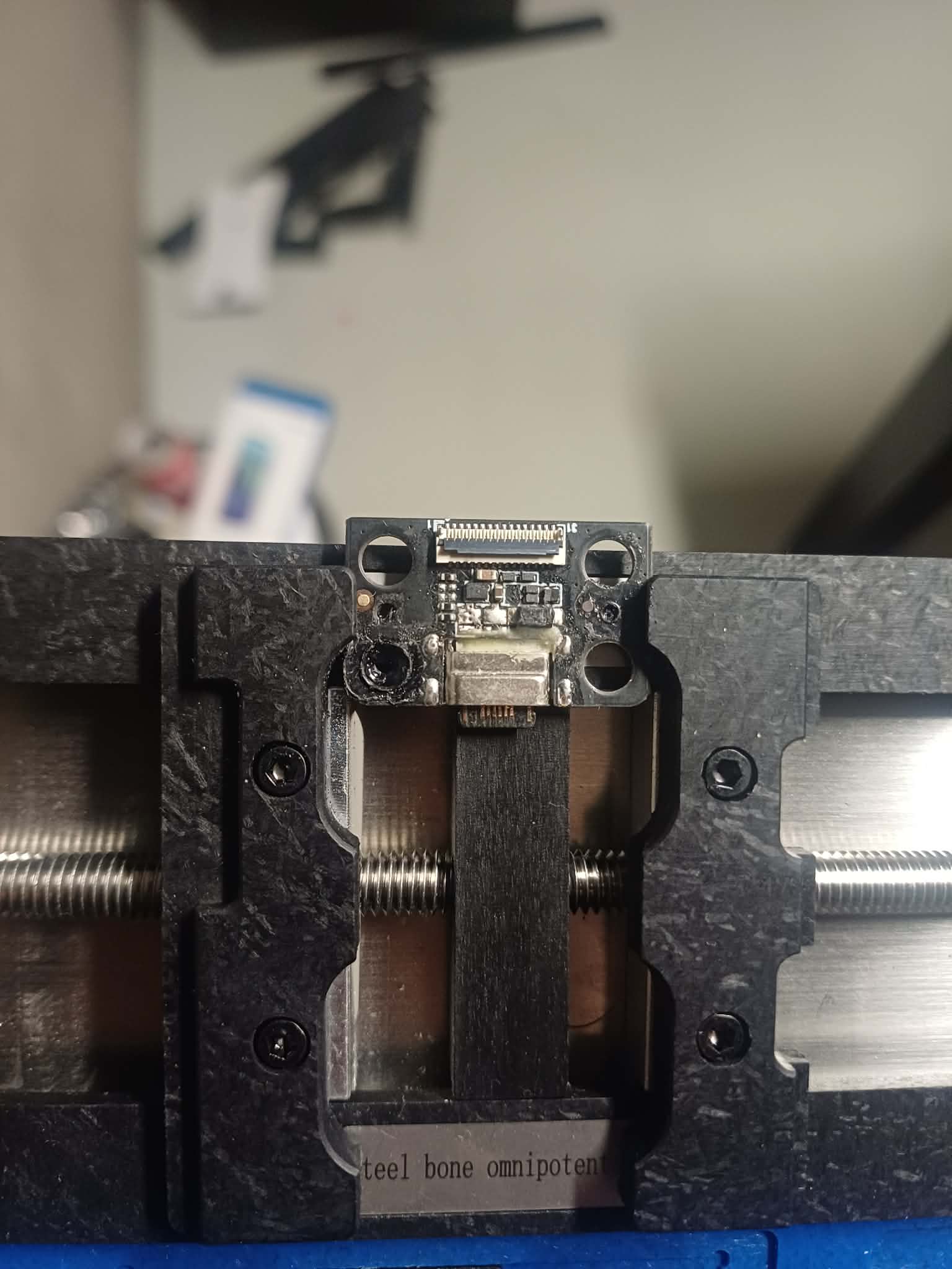 Microsoudure carte mère smartphone